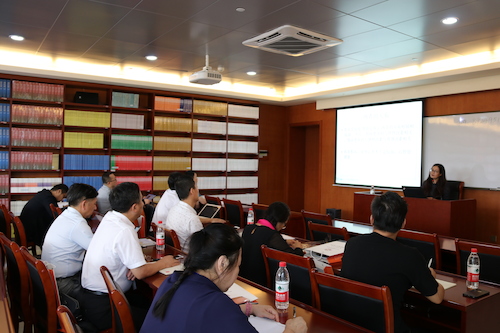 浙江大学副研究员李笑月为学员作《企业家领导力提升》专题讲座