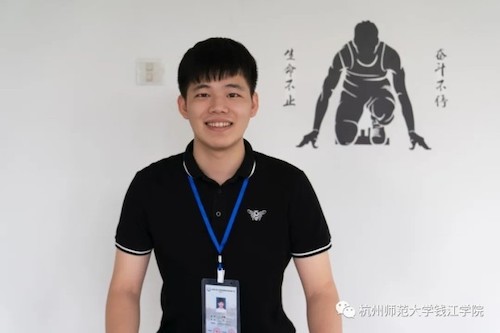 朱曈照片1