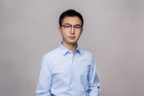 李嘉明照片