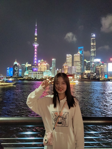 李婧